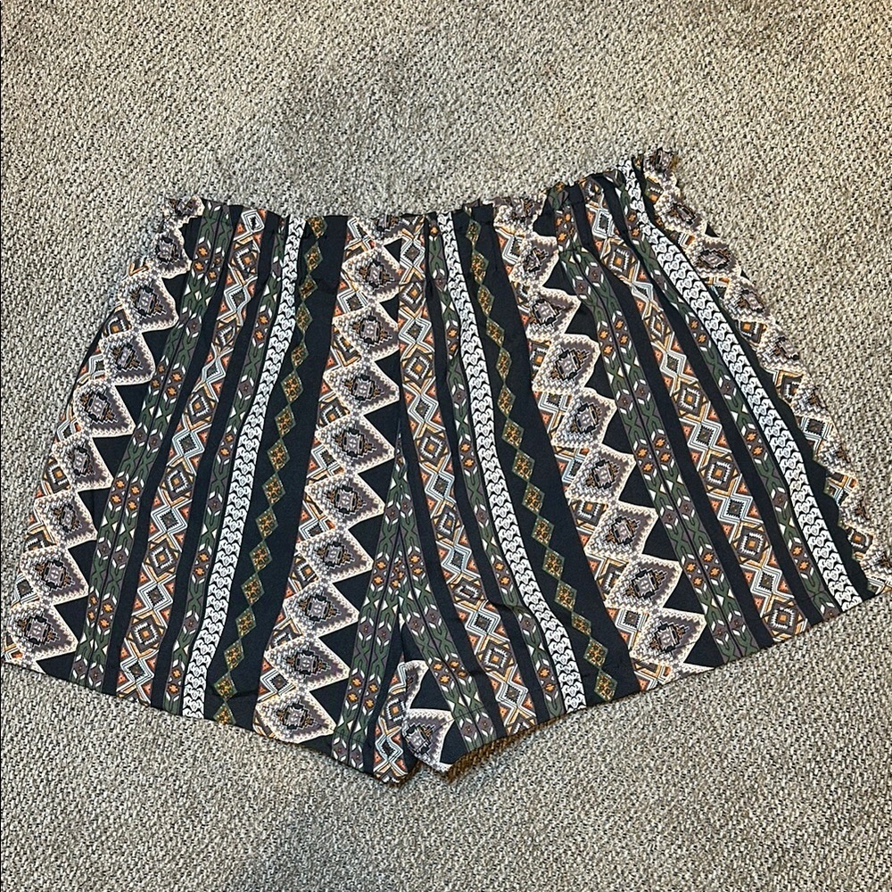 SHEIN Geometric Patterned Women's Shorts